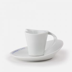 Taza de café y platillo de porcelana